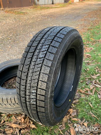 Bridgestone Blizzak Ice 255/45 R19 104