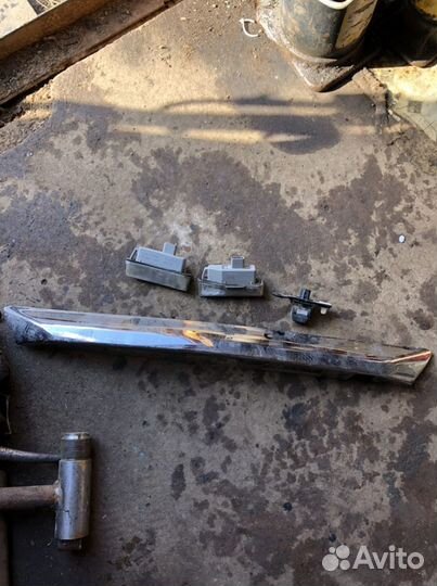 Lexus rx350 хром на крышку багажника