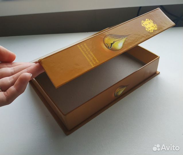 Коробка картонная книжка магнитная