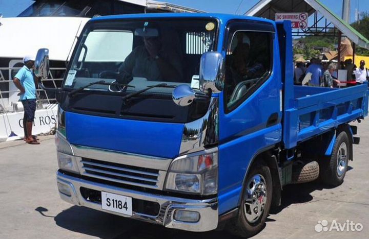 Накладка двери левая Mitsubishi Canter FE70D 4M40