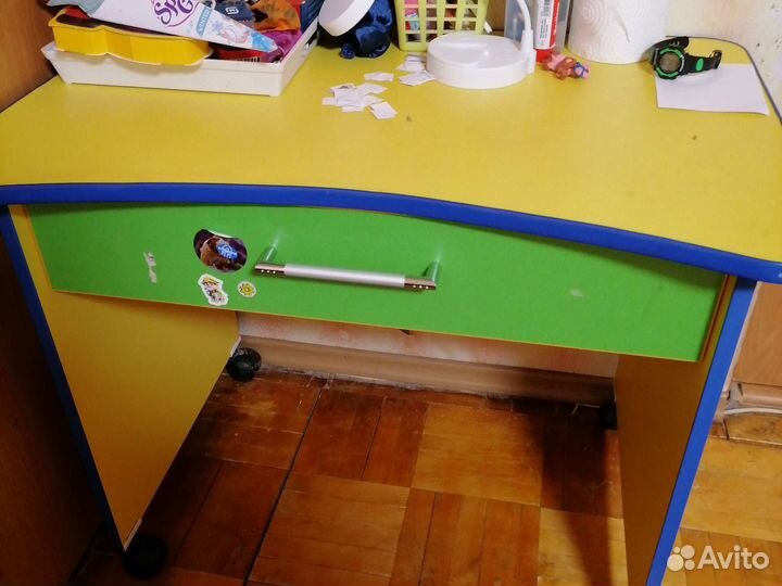Детский стол на колесиках