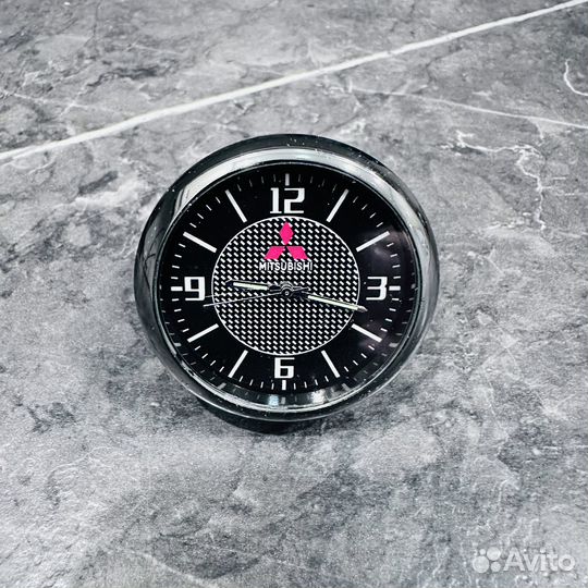 Часы в салон автомобиля Митсубиси