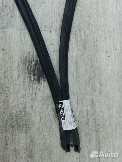 Уплотнитель передней левой двери 80831-JD000