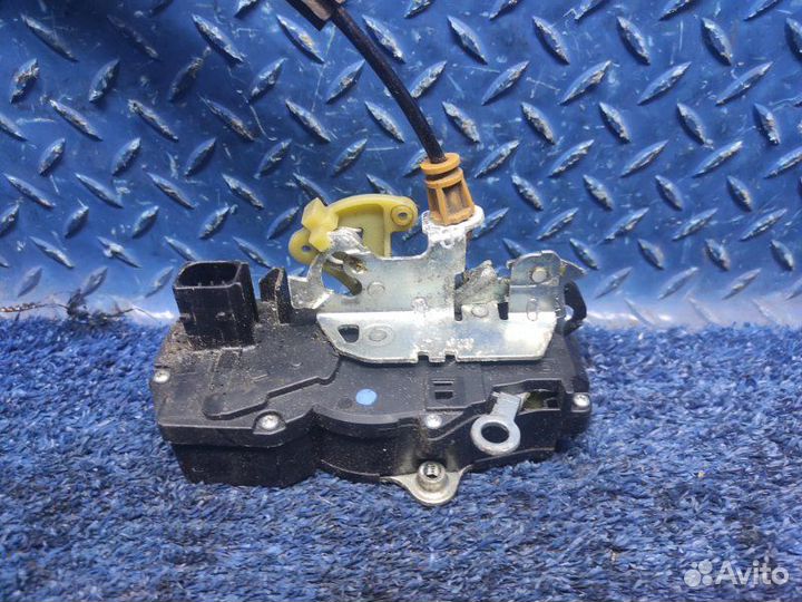 Замок двери передний правый Cadillac Escalade 3