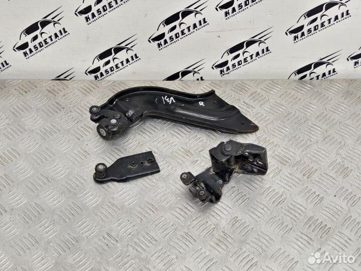 Ролик раздвижной двери правый Hyundai Grand