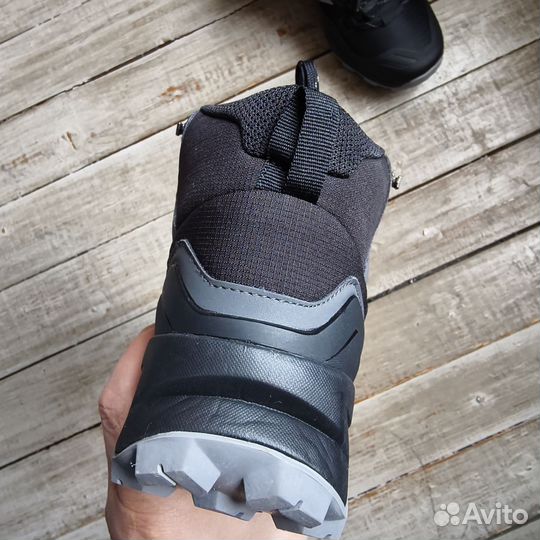Зимние кроссовки Adidas Terrex Swift Mid R3 GTX BG