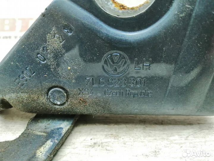 Петля капота левая VW Туарег