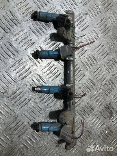 Рейка топливная рампа Toyota Yaris 2005 2011