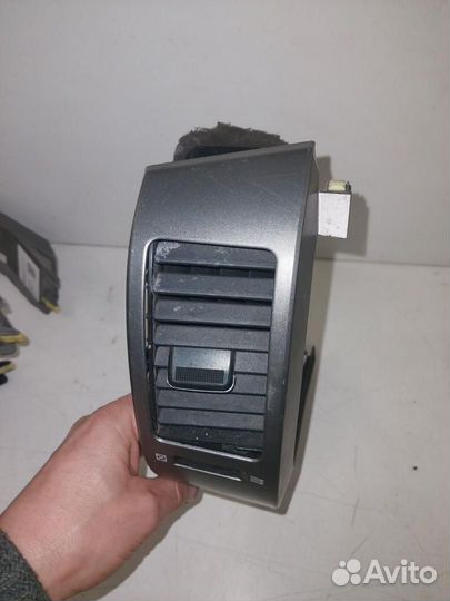 Дефлектор обдува салона левый верхний Toyota Prius