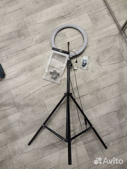 Кольцевая лампа со штативом