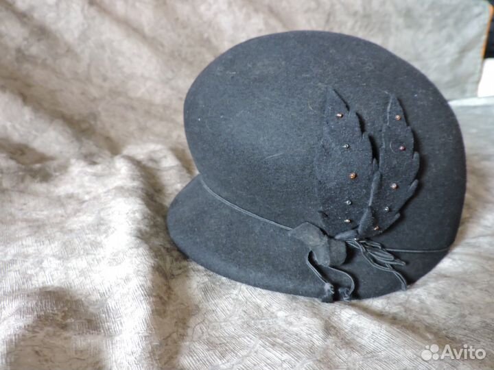 Шляпки женские и шапка из каракуля