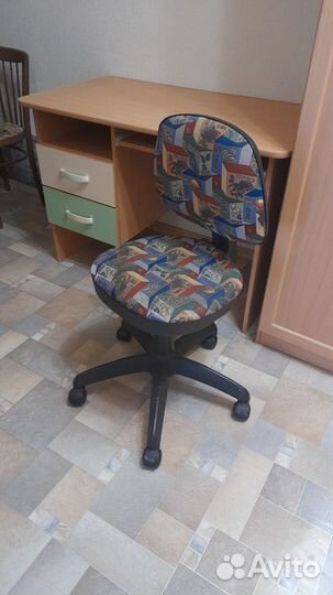 Письменный стол (начальная школы) кресло бесплатно