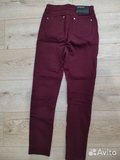 Джинсы бордовые