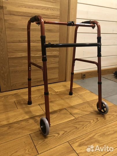 Ходунки для взрослых с колесами