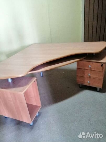 Компьютерные столы и тумбы б/у