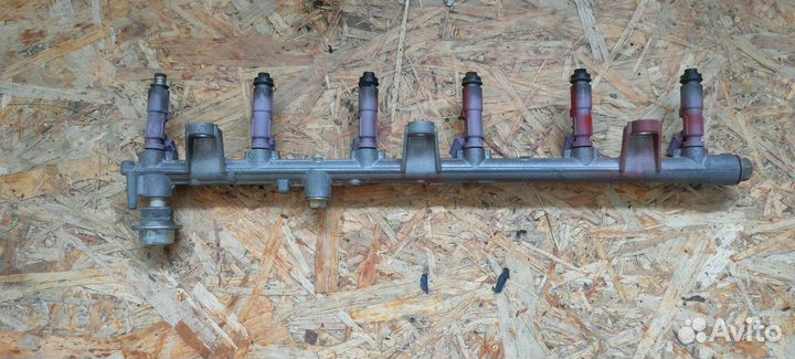 Топливная рампа с форсунками