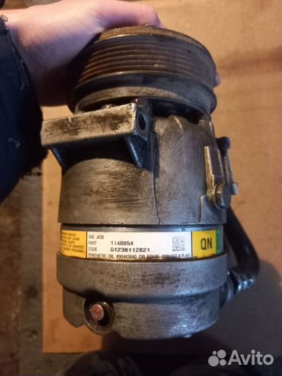 Компрессор кондиционера и кронштейн крепления