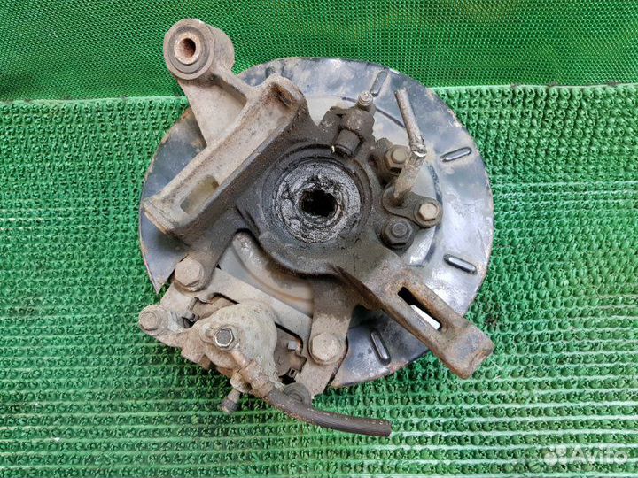 Кулак цапфа задний правый Nissan Primera P-12