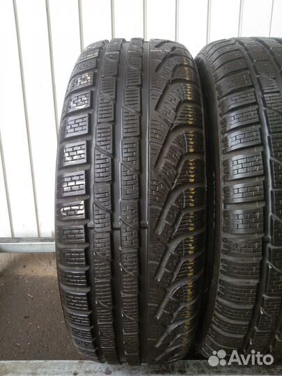 Pirelli Winter Sottozero 210 Serie II 215/60 R17