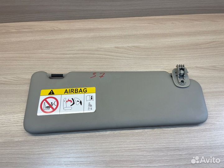 Козырек солнцезащитный правый Renault Logan