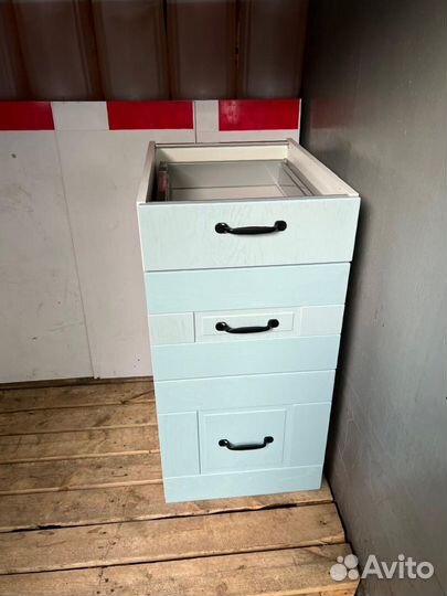 Кухонный гарнитур выставочный образец