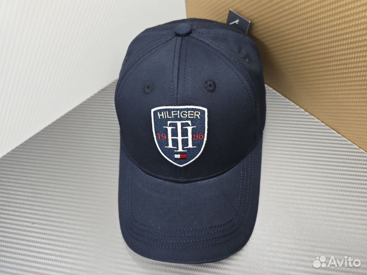 Бейсболка Tommy Hilfiger синяя с логотипом «герб»