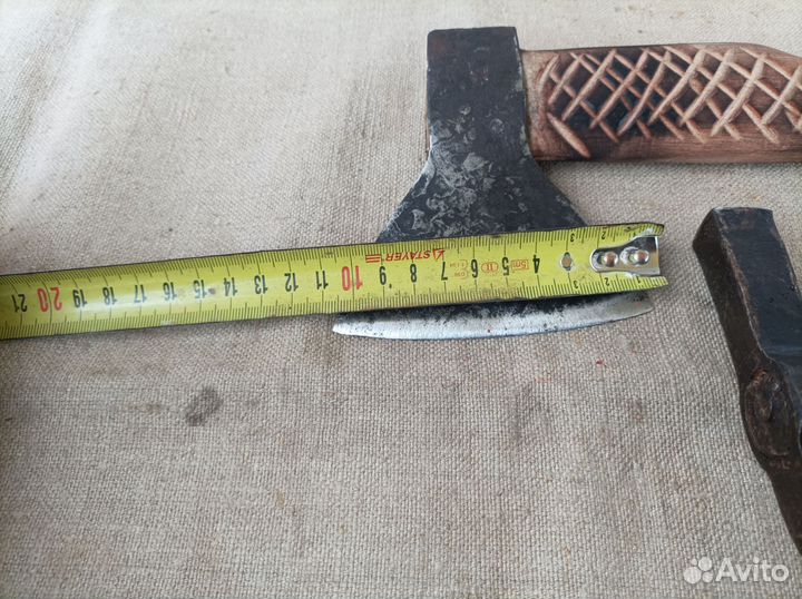 Старинный молоток, коварный топор, Одним лотом