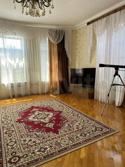 Дом 200 м² на участке 5 сот.