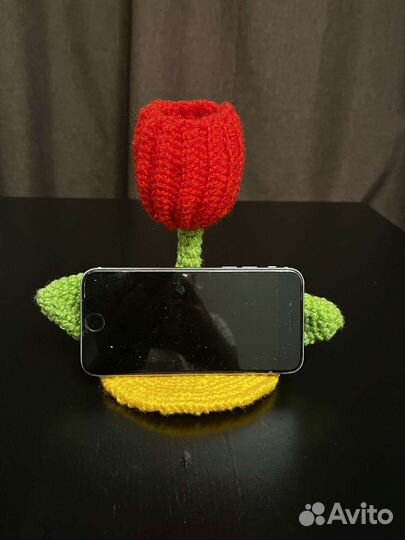 Вязаная подставка для телефона