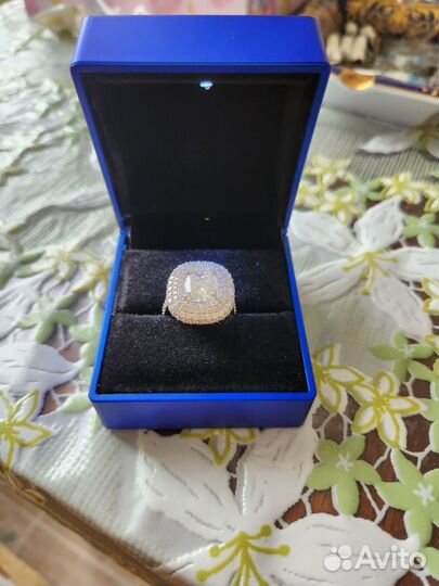 Крупный бриллиант