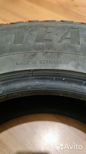 Goodyear UltraGrip Ice 215/70 R16 100T