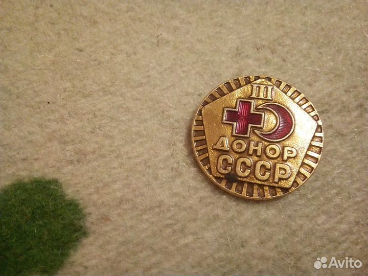 Продам значок донор