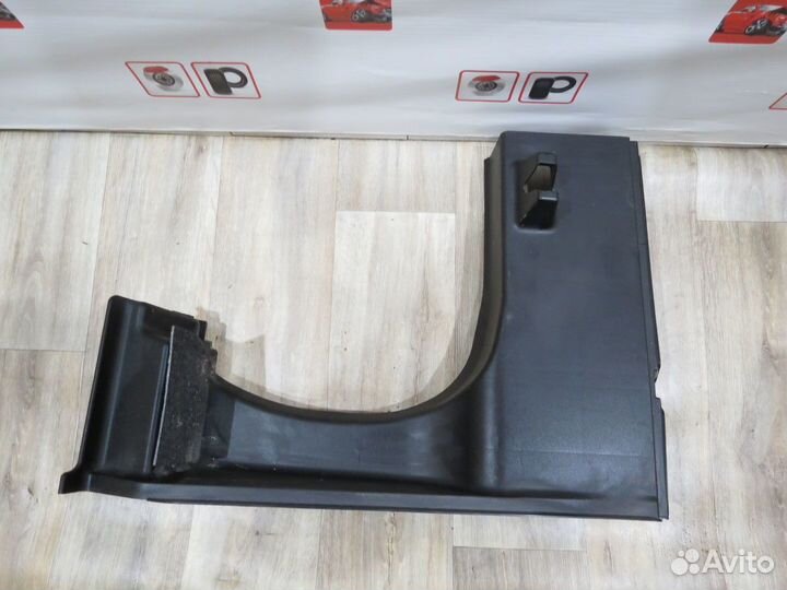Обшивка багажника левая Toyota Camry 50
