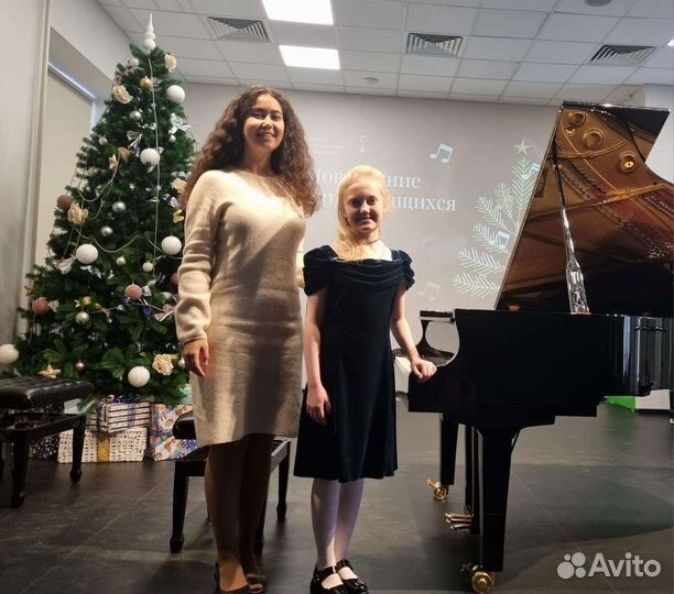 Уроки вокала и игры на фортепиано