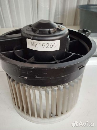 Моторчик отопителя на Nissan X-trail Т - 31