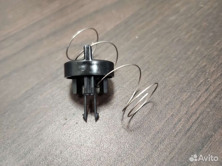 Механизм подачи тонера из картриджа konica c227