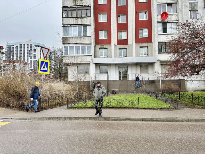 Угловое помещение у остановки, 101.6 м²