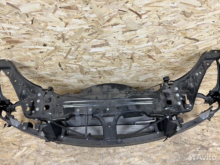 Передняя панель в сборе с радиаторами W207 E207