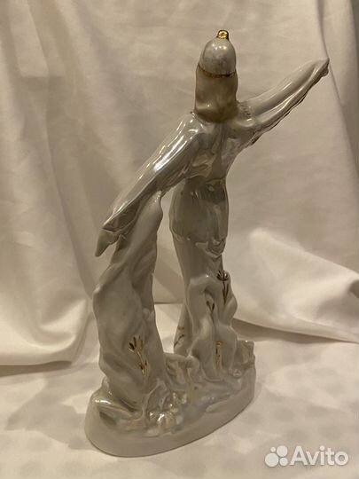 Фарфоровая статуэтка балерина