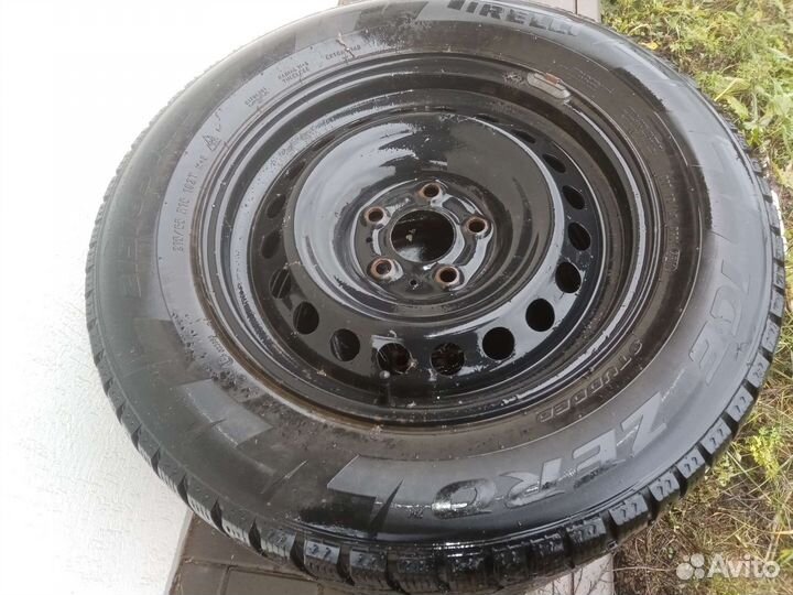 Pirelli Ice Zero 215/65 R16