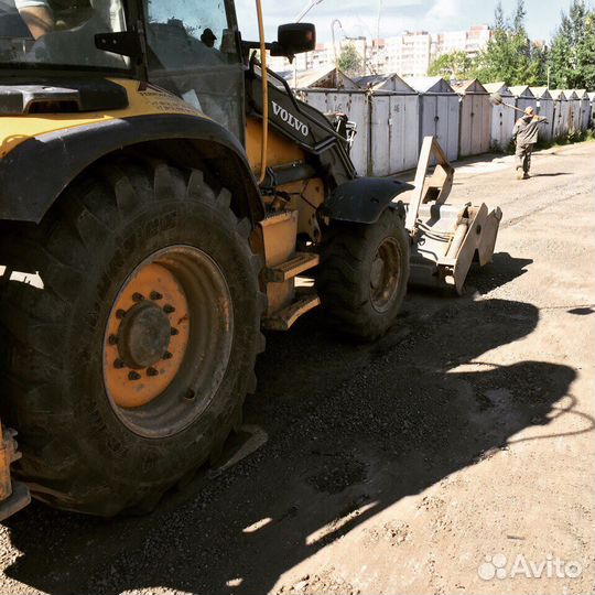 Аренда экскаватора-погрузчика Юго-Запад