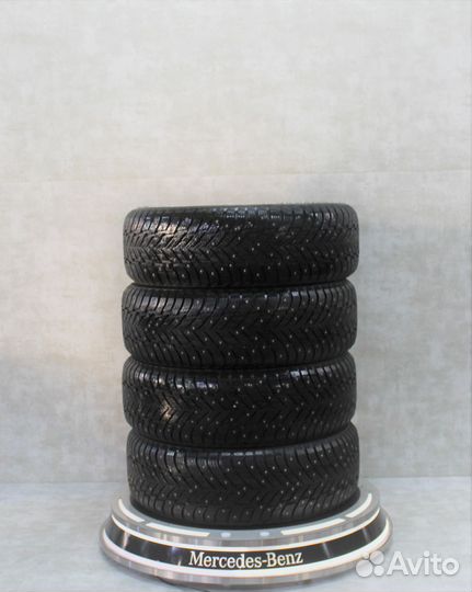 Dunlop SP Winter Ice 02 215/70 R15