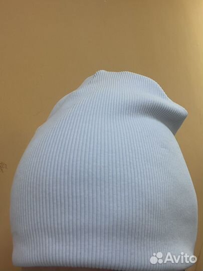 В наличии шапка бини новая