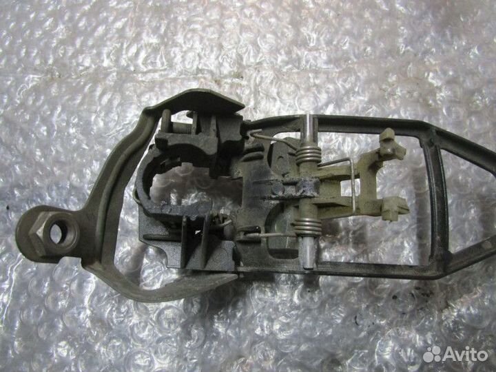 Кронштейн ручки передней правой VW Phaeton 2002-20