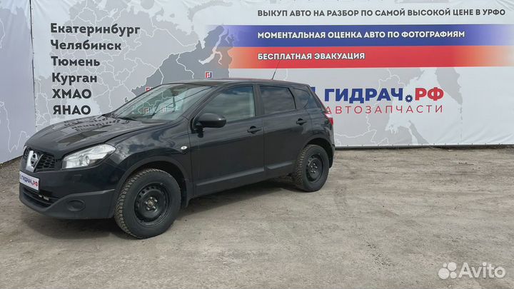 Стеклоподъемник электрический задний правый Nissan