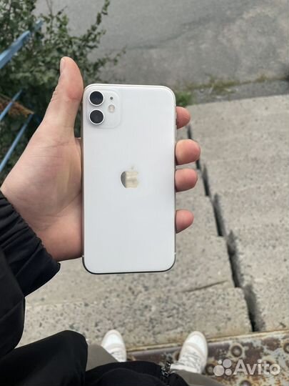 Телефон iPhone 11