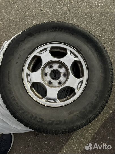 Bridgestone Ice Cruiser 7000 275/70 R16