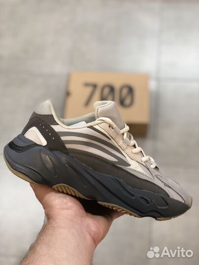 Adidas yeezy boost 700