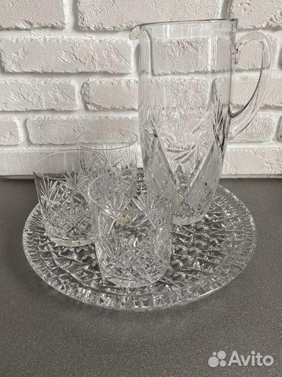 Хрустальный поднос, графин, стаканы