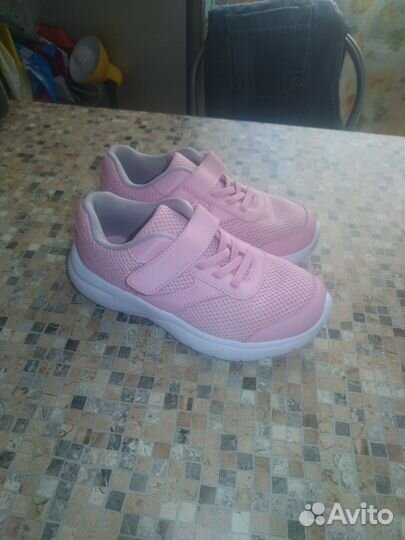 Кроссовки 32